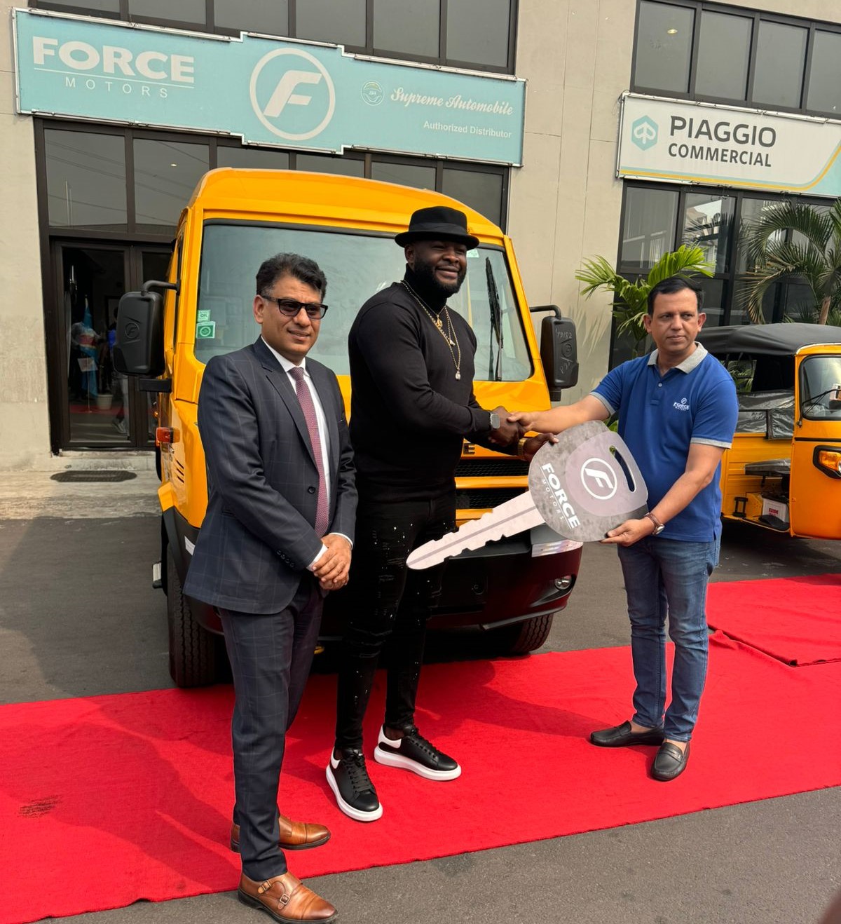 📢 Supreme Automobile is proud to welcome a new client, Congolese boxer Martin Bakole, who has joined the Supreme Automobile family by acquiring Force Joie minibus 🚐